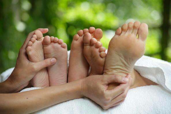  Comment stimuler le point réflexe du plexus solaire en réflexologie plantaire ?