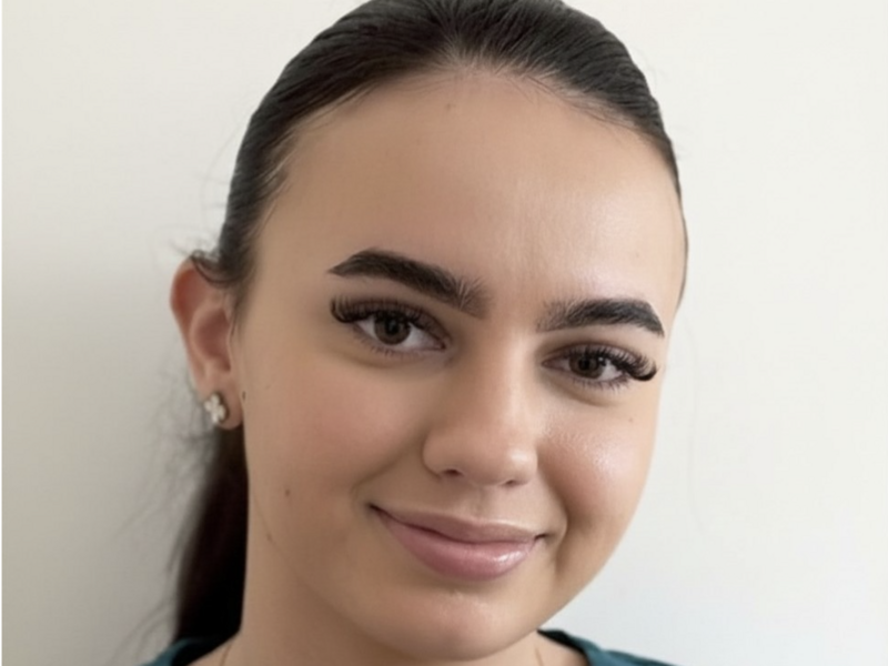 Célia, Assistante en formation