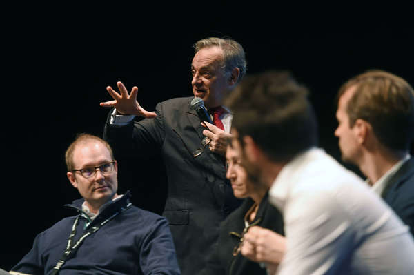 Une table ronde ou l'art de penser en 3D