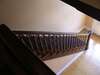 escalier rénové moderne dans une maison lumineuse