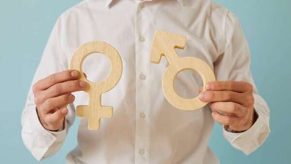 C’est quoi un homme déconstruit ? Comment se réinventer sans se perdre dans le couple moderne