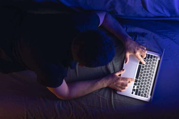 Pourquoi certaines personnes n’arrivent pas à arrêter le porno (même avec beaucoup de volonté)