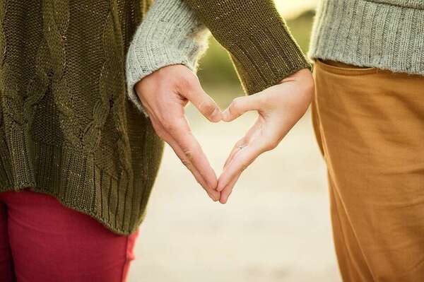 Conflits de couple : la méthode PEBI du lien pour sortir des interprétations et retrouver le dialogue