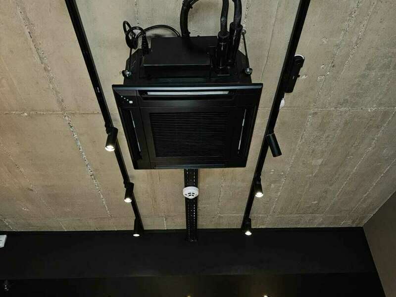 pose_de_climatisation_cassette_noire_1