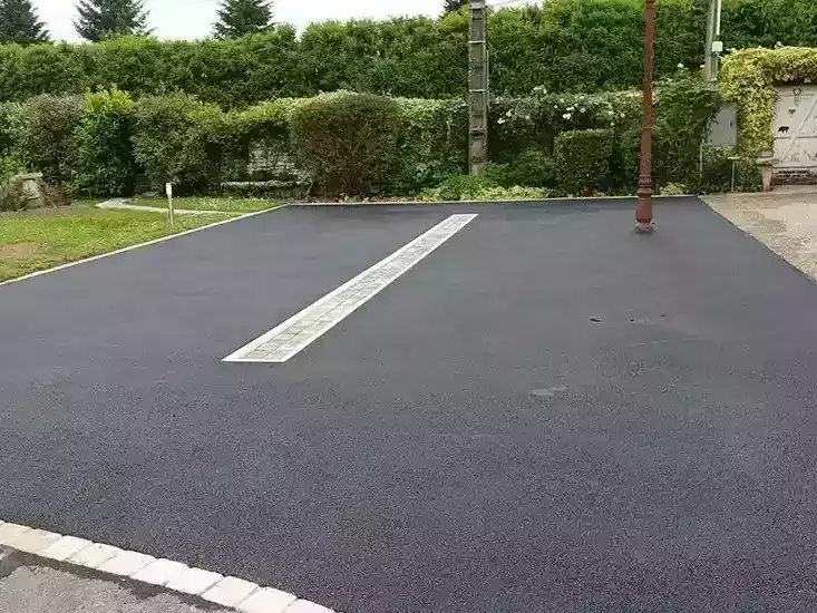 cour-surface-enrobe-noir