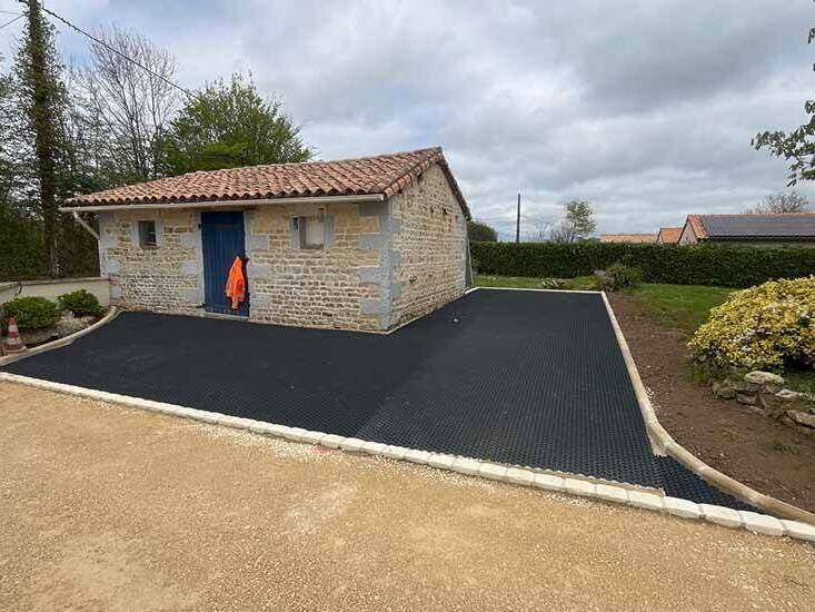 enrobe-noir-cour-clussais