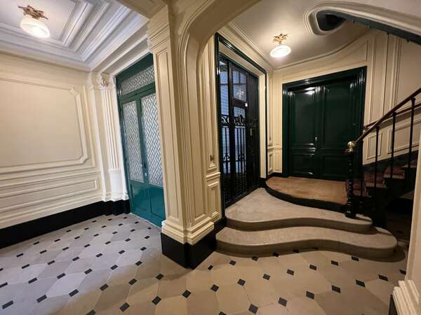 Embellissement d'un hall d'immeuble 