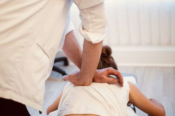 Journal des femmes : Chiropracteur, rôle, tarif, que soigne-t-il ?