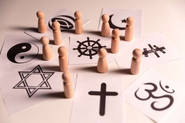 Faits religieux dans l’entreprise : des guides pratiques disponibles !