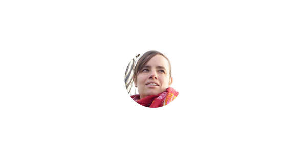Marie Ragueneau, Communication