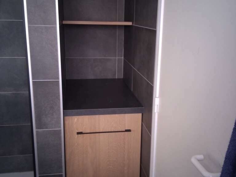 23_meuble_chene_huile_et_stratifie