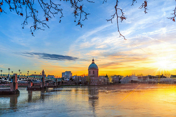 Votre Partenaire de Confiance en Occitanie pour l'Intendance de Maisons Haut de Gamme