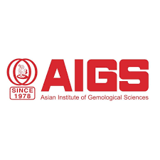 Asian Institute of Gemological Sciences (AIGS) est une référence mondiale en gemmologie. 

Fondée au cœur du marché des pierres précieuses de Thaïlande, son excellence n’est plus à prouver. 

Formations rigoureuses, pédagogie internationale, passion du métier : AIGS forme les professionnels de demain avec expertise et humanité.
 Une école incontournable pour celles et ceux qui veulent explorer les gemmes avec sérieux et émerveillement.