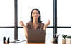Femme souriante sereine gestion du stress coaching efficace