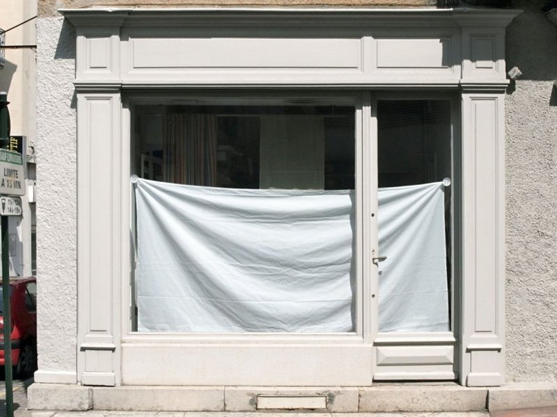 poteaux façade magasin 