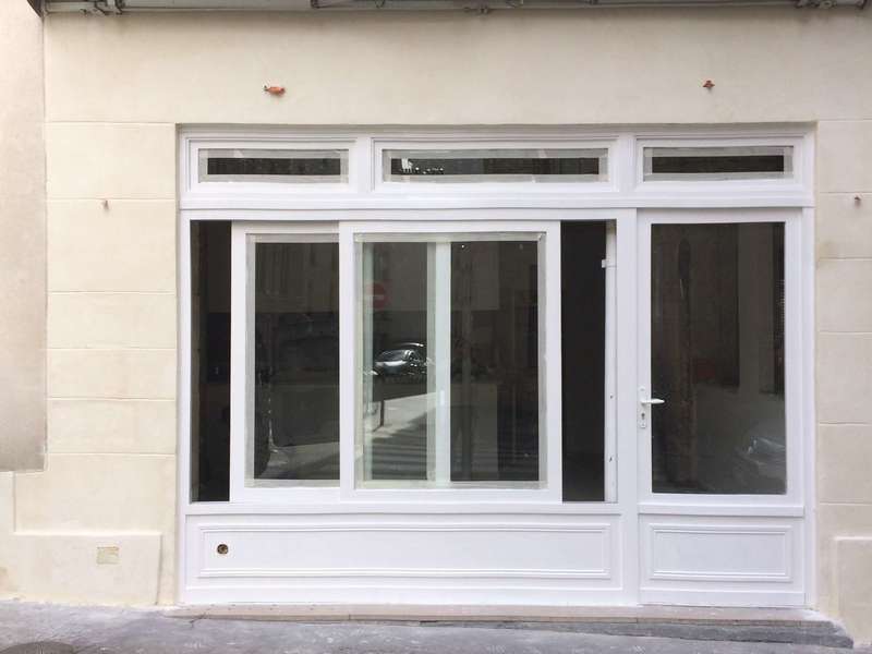 Fenêtre coulissante pour façade en bois 