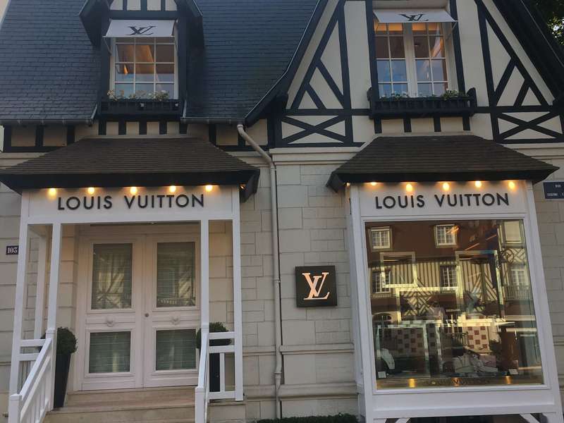 Façade  magasin luxe 