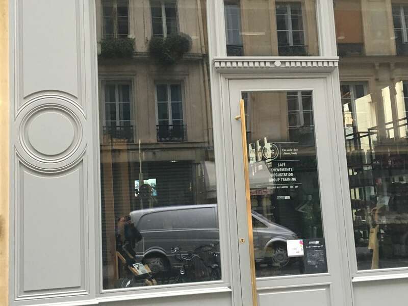 création vitrine sur mesure bois 