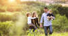 famille heureuse ensemble symbolisant équilibre familial et charge mentale