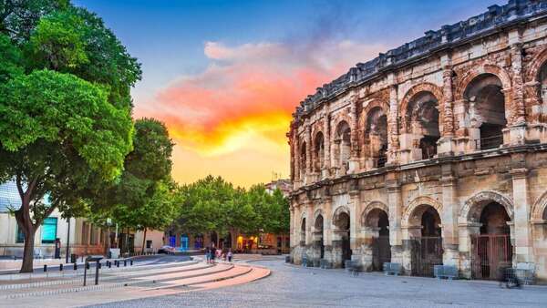Multi-diffusion et algorithme : maximiser la visibilité de votre logement sur Airbnb, Booking et VRBO à Nîmes