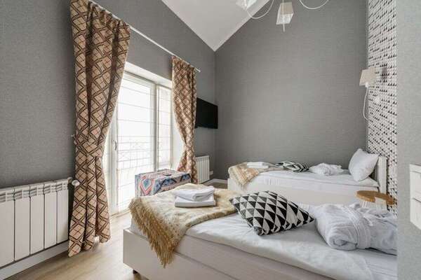 Photos professionnelles et description : les clés d'une annonce Airbnb qui convertit à Nîmes