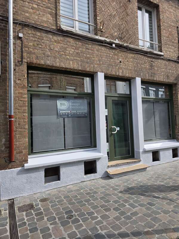 Rénovation de façade commerciale à Bergues