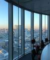 Salle de réunion vide vue panoramique bureau courtage professionnel