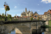 paysage avec pont en pierre fleuri et rivière, périgueux 2c conciergerie