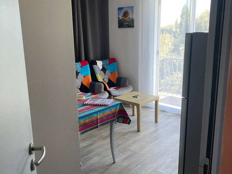 9880b880-3970-40de-a154-686d175e2bdd