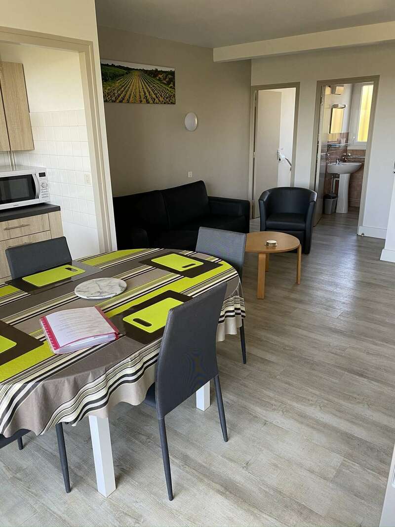 973679ae-e34a-40c8-b1d4-e203413580ba20220701-1380187-1km3wd2