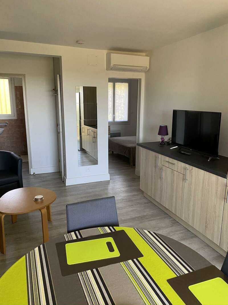 ae774033-64e3-42e5-8ce9-8bd599292b7c20220701-1380187-18j1yi2