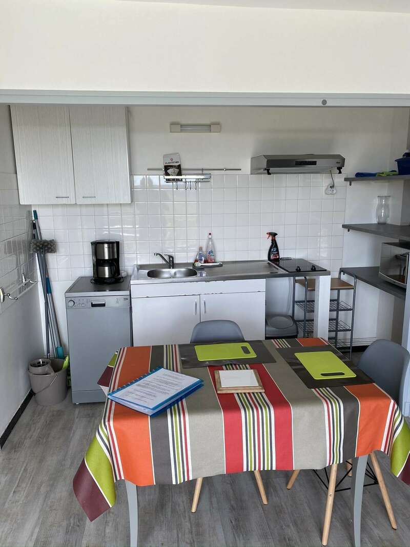 5323ada3-ea77-46d1-8ae1-1753d21d052920220701-1380187-1snixzi