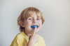 Enfant avec un appareil fonctionnels et éducateurs, orthodontie interceptive, cabinet du dr robin collinot