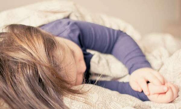 Bien dormir grâce à l'hypnose : traiter les causes profondes des troubles du sommeil