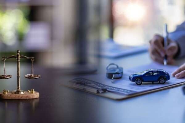 C’est l’histoire d’une société qui préfère régler ses problèmes à la maison…