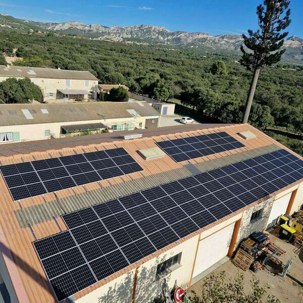 Installation centrale photovoltaïque