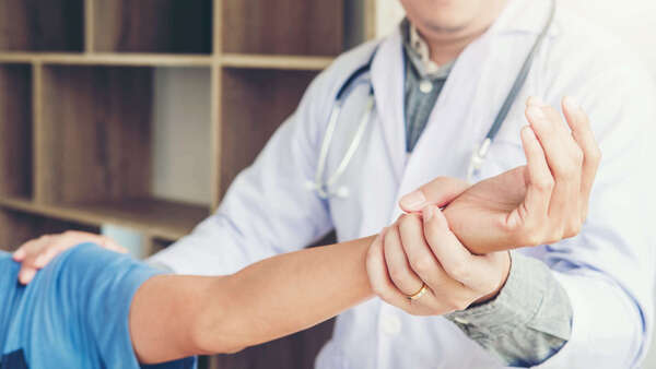 Comprendre et soulager le syndrome du défilé cervicothoracobrachial (TOS)