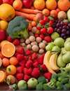 personne en pleine forme avec des aliments sains et des compléments nutritionnels
