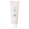ampoule centella asiatique sur fond blanc