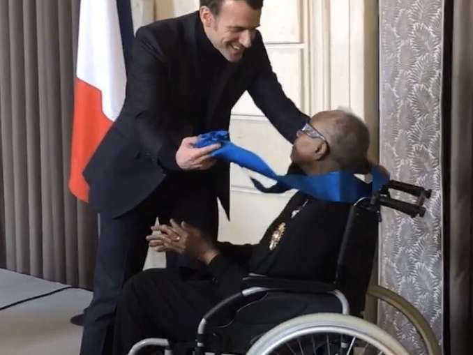 maryse_conde-emmanuel_macron-grand_croix