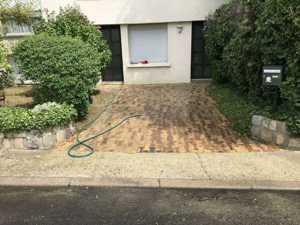 Démoussage d'une entrée à Épinay-sous-Sénart 91860