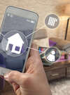 Application smartphone contrôle domotique maison connectée moderne