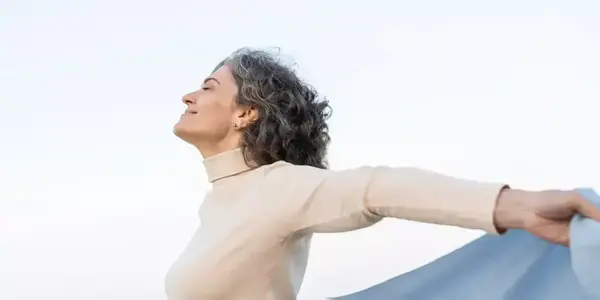 Ménopause et fatigue : retrouver son énergie naturellement grâce à une approche globale