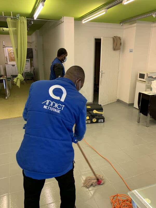 Célébrons le Travail de Nettoyage : Honorer les Héros Méconnus le 1er Mai