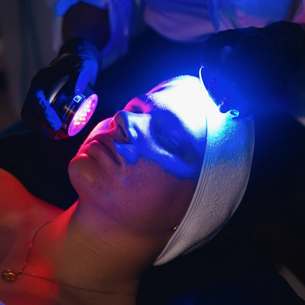 Hydrafacial ou soin visage classique : quel est le meilleur choix pour votre peau ? 