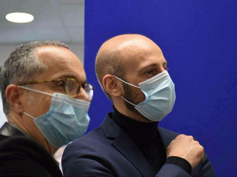 Docteur Deborah Smadja - Médecin Généraliste Paris Au centre de vaccination SOS Médecins | Actualités
