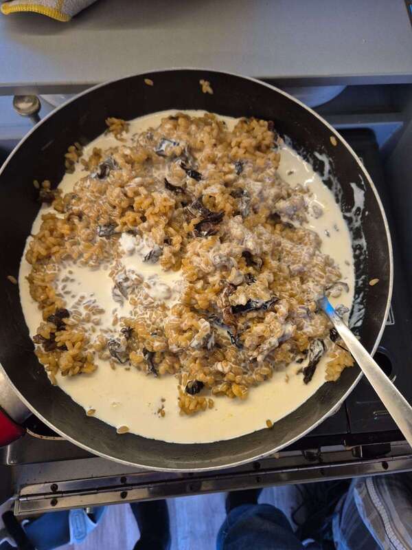 Le « Risotto sauvetage » : la recette qui nous suit partout en vacances