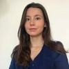 Portrait du Dr Emilie Mathon souriante professionnelle