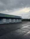 Bâtiment industriel Equip Forêt façade verte portes garage
