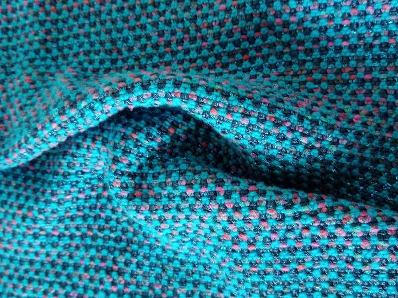 Maille bleue au mètre tricotée main